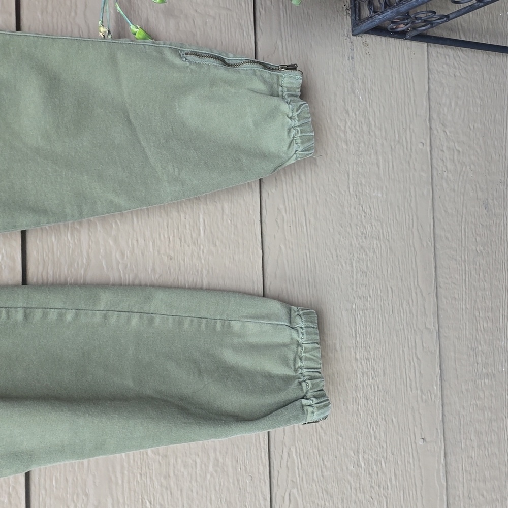 Cabi Compass green cargo jogger pants 4318 6 - Picture 4 of 9